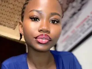 JoyWinnie nude