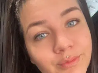 LauraWhatson live